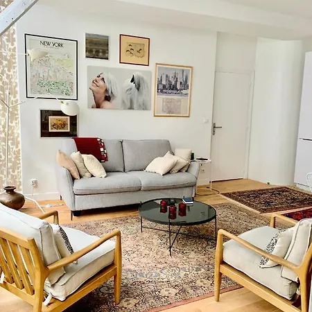 Cozy In The Upper Marais Area *