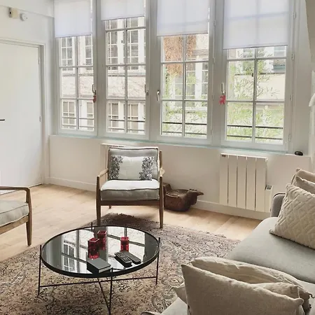 Cozy In The Upper Marais Area *