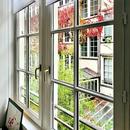 Cozy In The Upper Marais Area