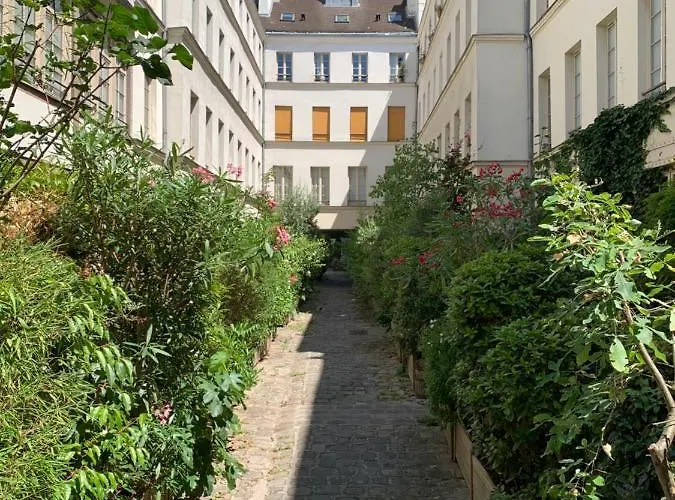 Cozy In The Upper Marais Area מלון