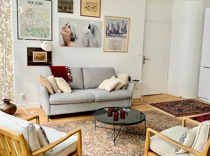 Cozy In The Upper Marais Area *