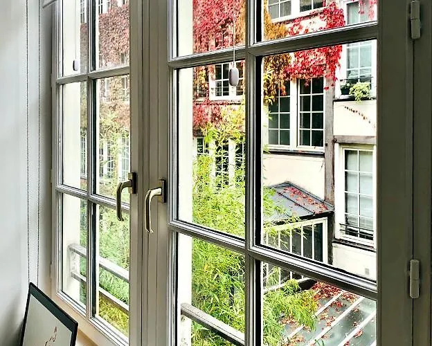 Cozy In The Upper Marais Area